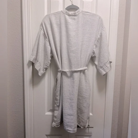 Hearth & Hand by Magnolia Linen Robe Size M/L - Picture 3 of 5